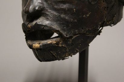 EKOI, Nigeria.
Masque en bois recouvert de...