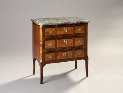 Chest of drawers in rosewood and amaranth...
