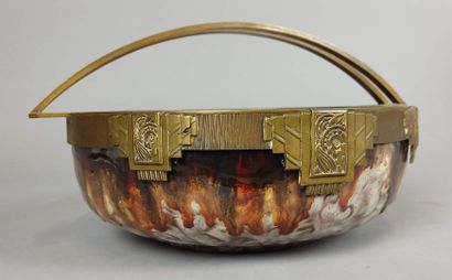 André VILLIEN (actif entre 1905 et 1924).
Coupe...
