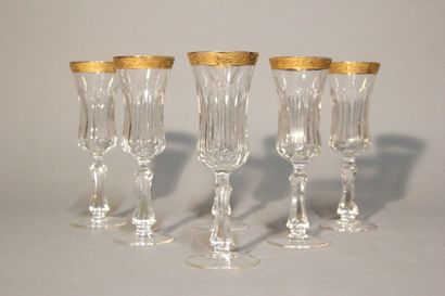 Suite of six champagne flutes in cut crystal.
Upper...