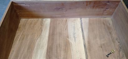 Chest of drawers with a central recess in...