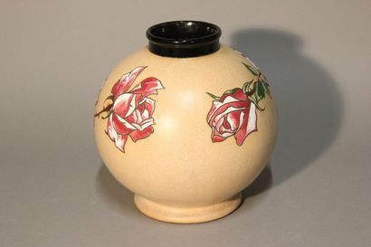 MONTIERES-Amiens.
Vase boule en céramique...