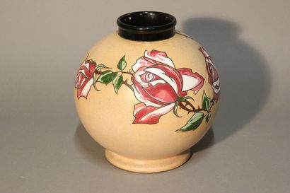 MONTIERES-Amiens.
Vase boule en céramique...