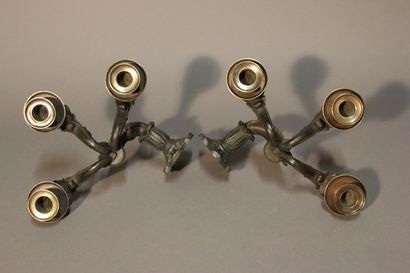 Paire d'appliques en bronze à trois bras...