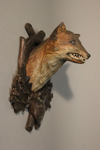 Trophée de Renard.
Sujet en bois sculpté...