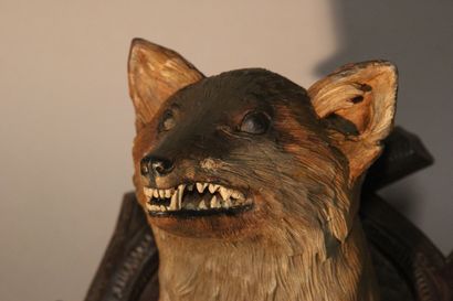 Trophée de Renard.
Sujet en bois sculpté...