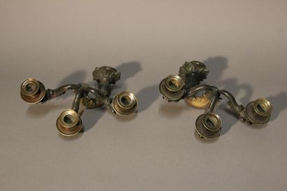 Paire d'appliques en bronze à trois bras...