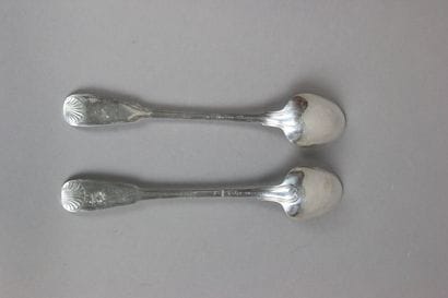 Deux cuillères à ragoût pouvant former paire....