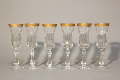 Suite of six champagne flutes in cut crystal.
Upper...