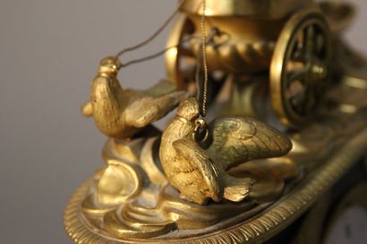 Pendule dite à l'Amour en bronze à deux patines...
