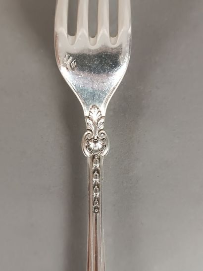 Grande ménagère en argent et vermeil présentée...