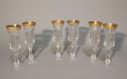 Suite of six champagne flutes in cut crystal.
Upper...