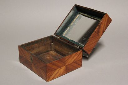 Coffret en placage de bois de bois de rose...