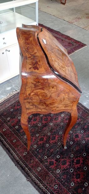 Small desk said happiness of the day curved...