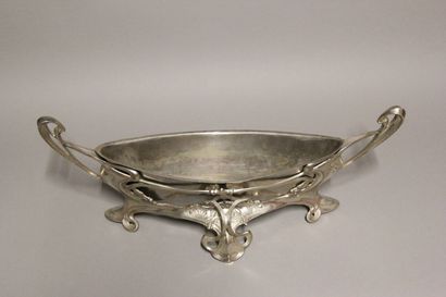 Grande coupe ou jardinière en bronze argenté...