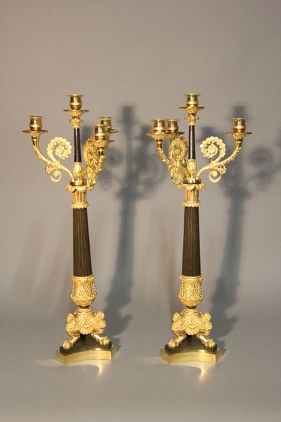 Importante paire de candélabres en bronze...