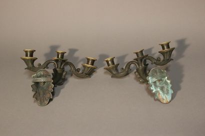 Paire d'appliques en bronze à trois bras...