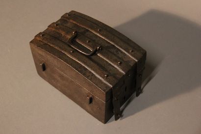 Coffret dit de messager en métal patiné à...