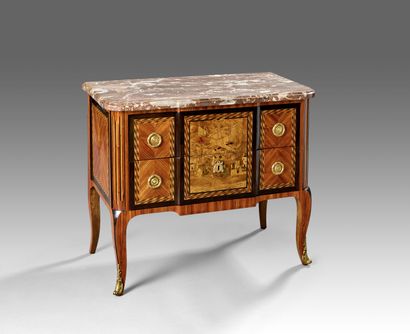 Chest of drawers with a central recess in...