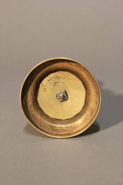Paire de cassolettes en bronze doré et ciselé...