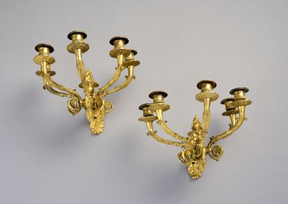 Paire d'appliques en bronze doré et ciselé...