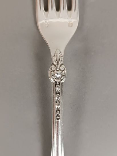 Grande ménagère en argent et vermeil présentée...
