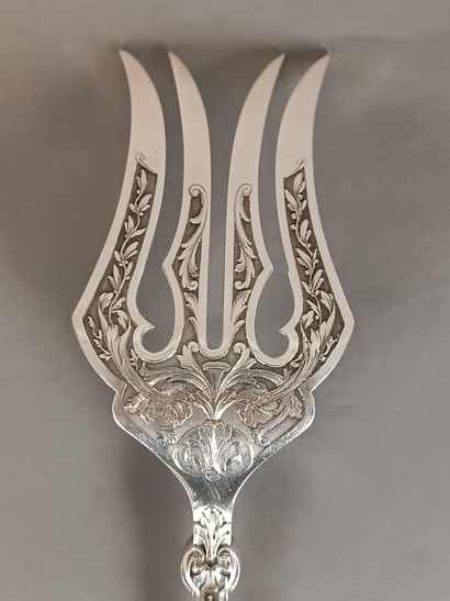 Grande ménagère en argent et vermeil présentée...