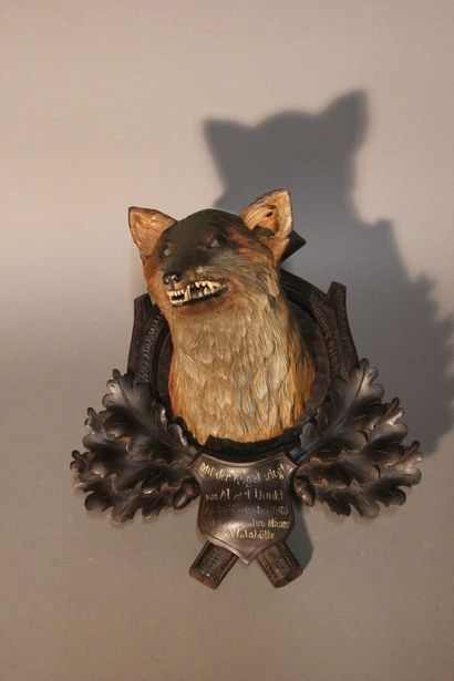 Trophée de Renard.
Sujet en bois sculpté...
