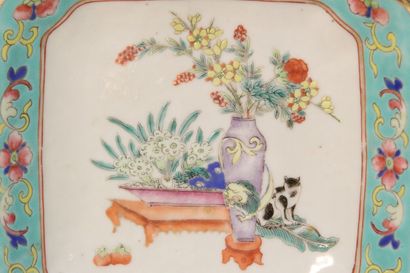 CHINE.
Petite coupe de forme polylobée en...