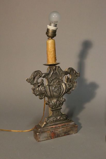 Paire de lampes à poser de forme polylobée...