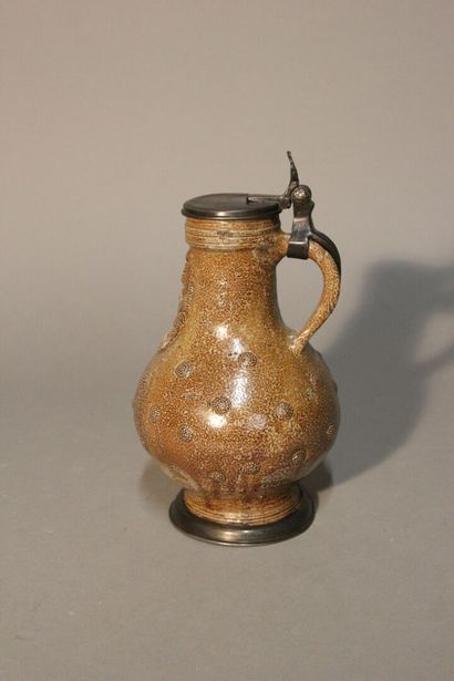 FRECHEN.
Pichet en grès émaillé. 
Décor d'une...