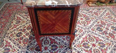 Chest of drawers with a central recess in...