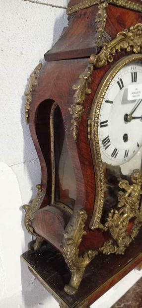 Cartel d'alcôve et sa console de forme violonée...