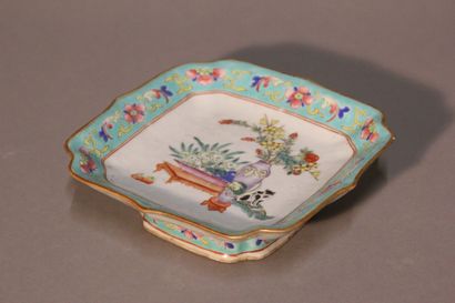 CHINE.
Petite coupe de forme polylobée en...