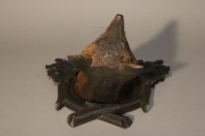 Trophée de Renard.
Sujet en bois sculpté...