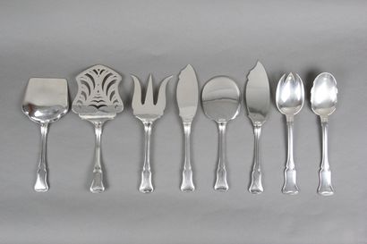 Importante ménagère en argent de 148 pièces...