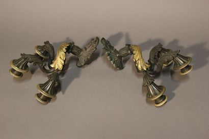 Paire d'appliques en bronze à trois bras...