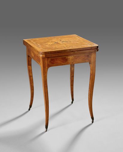 Game table with a wallet tray in pink wood...