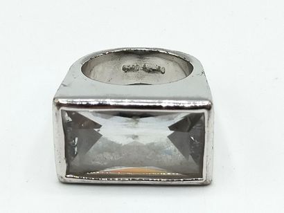 Camille LUCIO.
Silver-plated metal ring decorated...