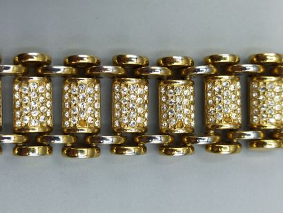 Christian DIOR.
Bracelet en métal doré à...