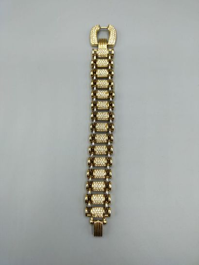 Christian DIOR.
Bracelet en métal doré à...