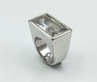 Camille LUCIO.
Silver-plated metal ring decorated...