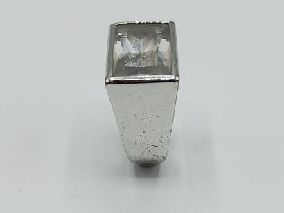 Camille LUCIO.
Silver-plated metal ring decorated...