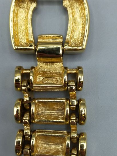 Christian DIOR.
Bracelet en métal doré à...