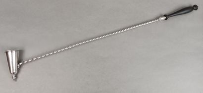 Christian DIOR
Grand eteignoir en métal argent...