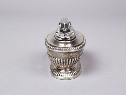 RONSON.
Briquet de table en métal de forme...
