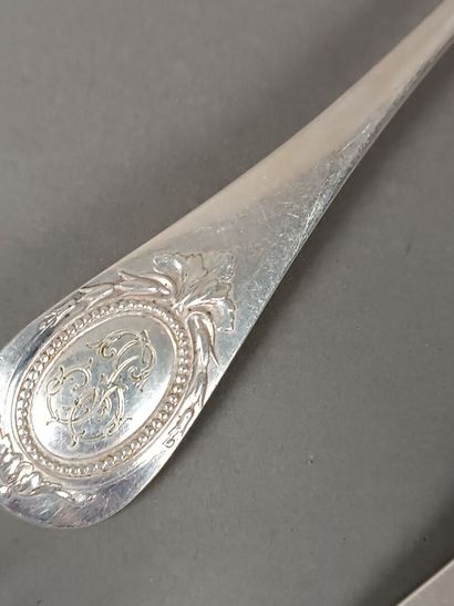 CHRISTOFLE.
Partie de ménagère, modèle uniplat.
Spatule...