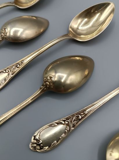 6 cuillères à moka en vermeil 800°°
Spatules...
