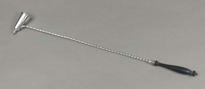 Christian DIOR
Grand eteignoir en métal argent...
