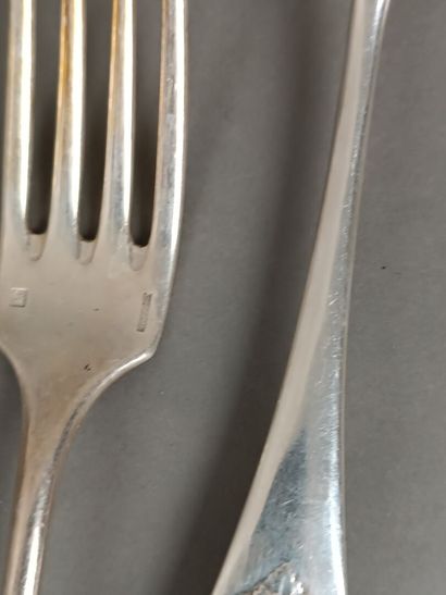CHRISTOFLE.
Partie de ménagère, modèle uniplat.
Spatule...